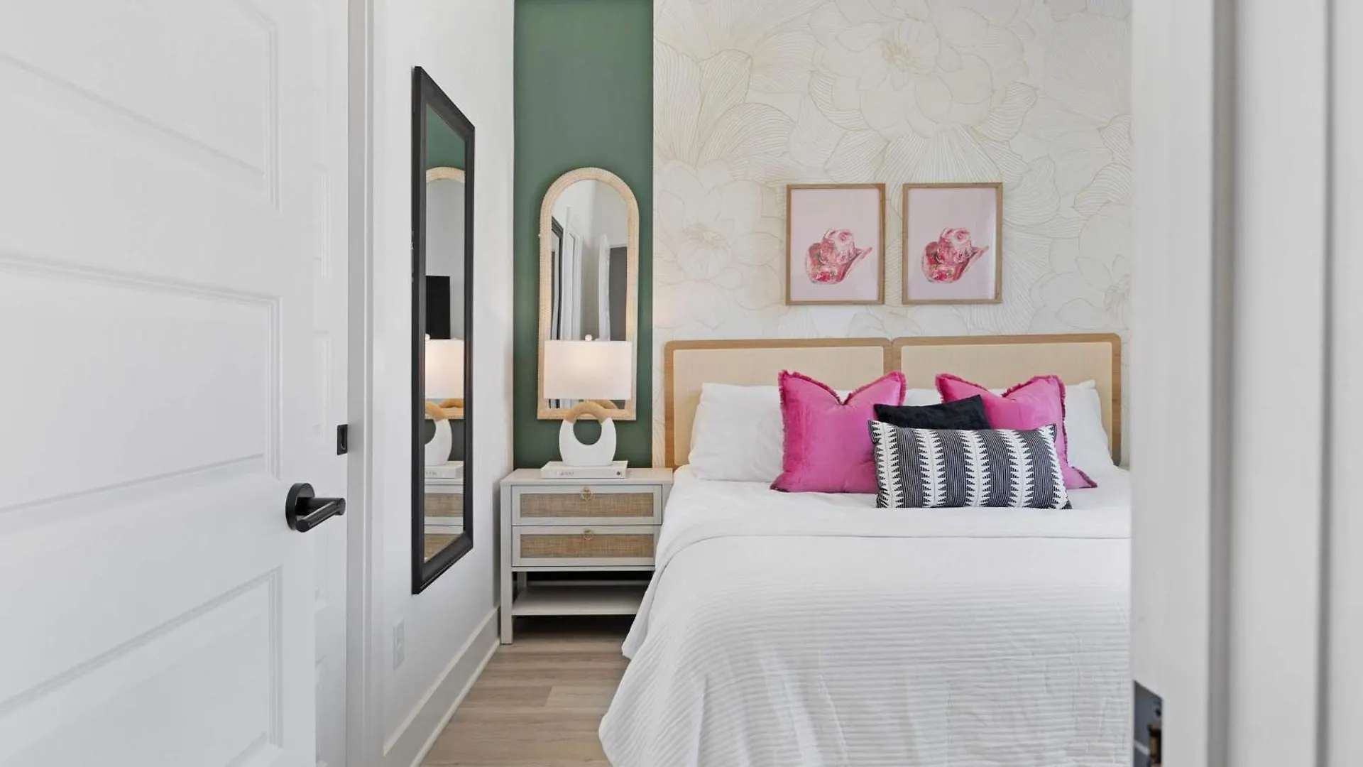 The Azalea & The Sunflower - Two Four Bedroom Homes Nashville Holiday home